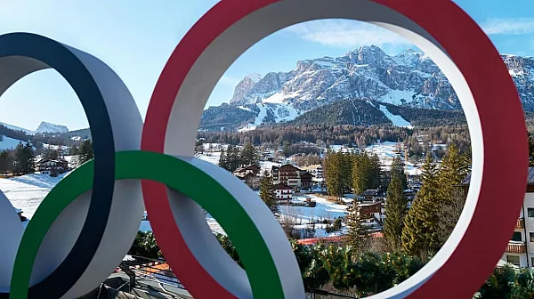 Официалният химн на Зимните олимпийски игри е "Италианска фантазия"