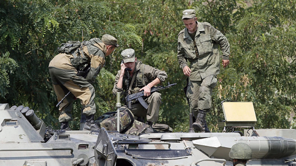 Пияни руски танкисти премазаха цивилен в погранично с Украйна село