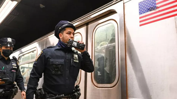Най-малко 24 ранени след сблъсък на два влака на метрото в Ню Йорк