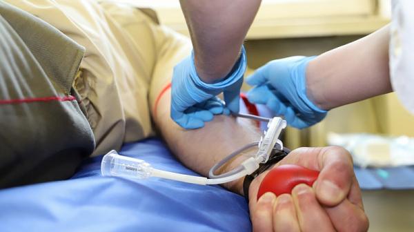 ”БОЕЦ”: Кръвните центрове НЕ изследват за COVI-19 дарената кръв