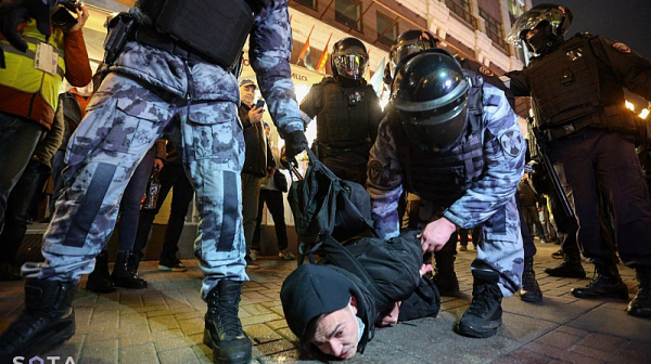 Продължават арестите на руснаци заради протестите срещу мобилизацията в Русия