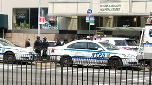 Десетки ранени при атака с мачете в синагога в Ню Йорк