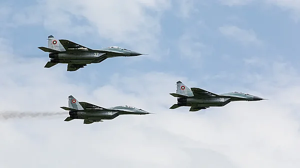 Отменят военния парад за Гергьовден, ще лети само военната авиация над София