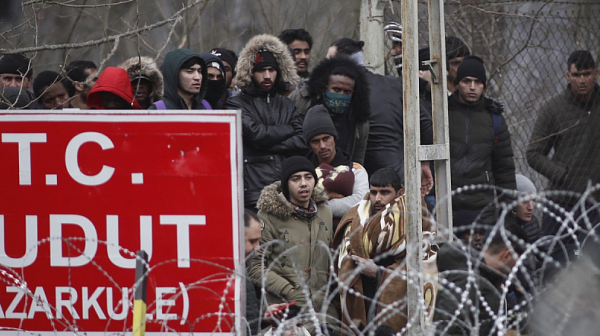 Турция задържа 146 мигранти преди да влязат у нас