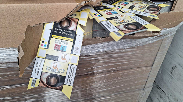 Над 20 тона заготовки за цигарени кутии задържаха митническите служители във Видин