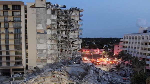 Част от 12-етажна сграда се срути във Флорида, има загинал