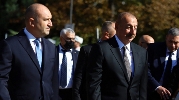 Радев посрещна президента на Азербайджан