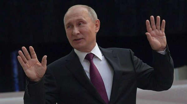 И Путин се показа от досиетата 