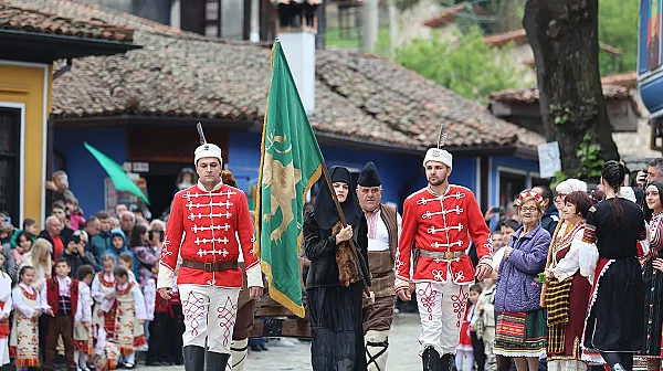 Възстановки, изложби, шествия: България отбелязва 150 години от Априлското въстание