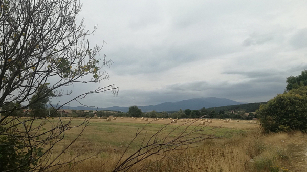 Облаци, мъгли и валежи през уикенда