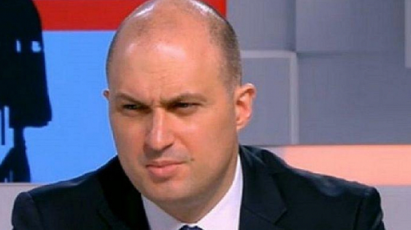 Стефан Гамизов:  Борисов побягна пред вятъра, за да се спаси за Турски Поток