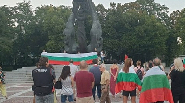 Поредна вечер на протести в Пловдив, Варна и Велико Търново