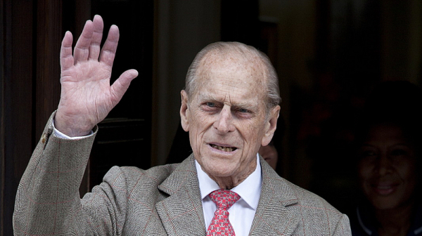 Кралица Елизабет II се сбогува с покойния си съпруг принц Филип