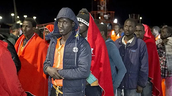 ЕК е недоволна от решението на Испания да легализира 500 000 мигранти