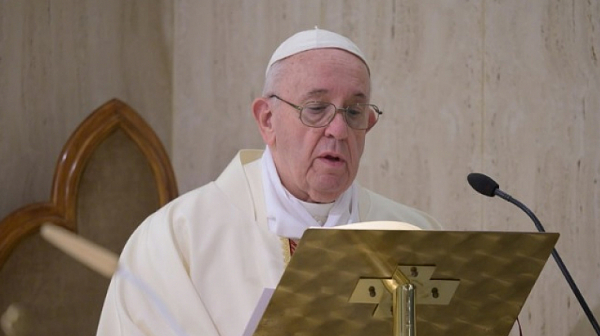Папа Франциск претърпя успешна операция на дебелото черво