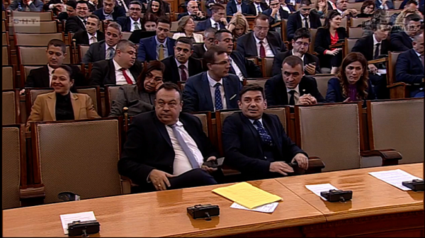 Депутатите заседават извънредно, изслушват министър Шишков