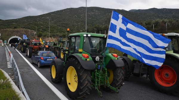 Гръцките фермери вдигнаха блокадите