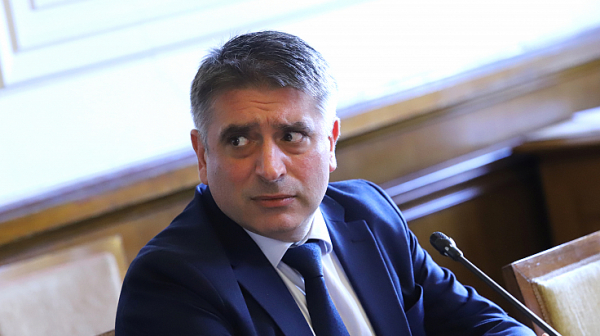 НС гласува оставката на Данаил Кирилов и като депутат
