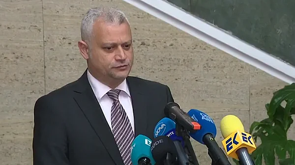 Фронтална атака: Сарафов „отвърна“ на Дечев с проверка по имейл