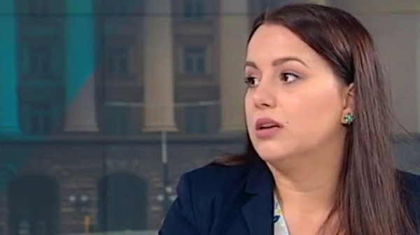 Политологът Марая Цветкова: Този път президентът участва в предизборната кампания със знак минус