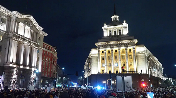 От София до Варна: Гражданите вдигнаха глас срещу „кражбите в бюджета“