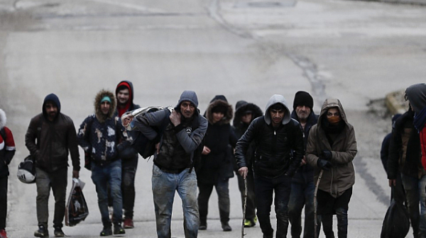 Турция: Задържани са 43-ма мигранти, запътили се към България