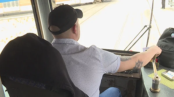 Ватман в София подслажда деня на пътниците с бонбони