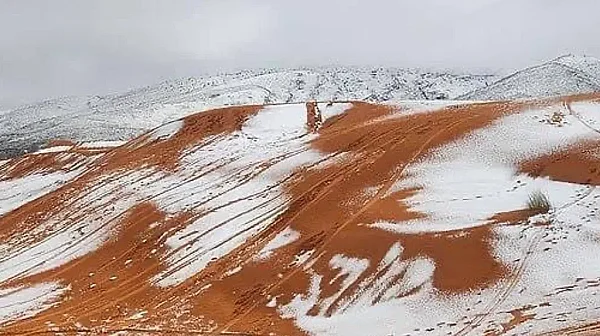 Сняг покри пясъчните дюни на Сахара