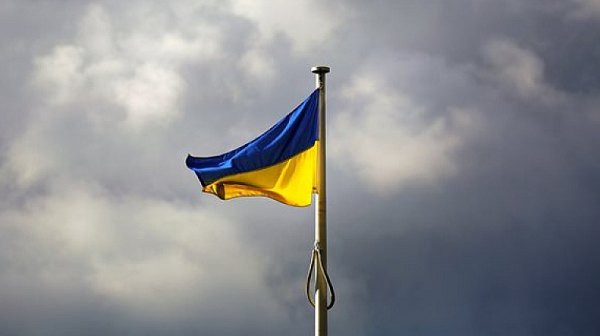Украйна е ударила петролна база в окупирания от Русия град Луганск