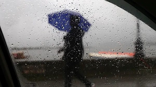 Температурите падат, оранжев и жълт код за валежи в 8 области