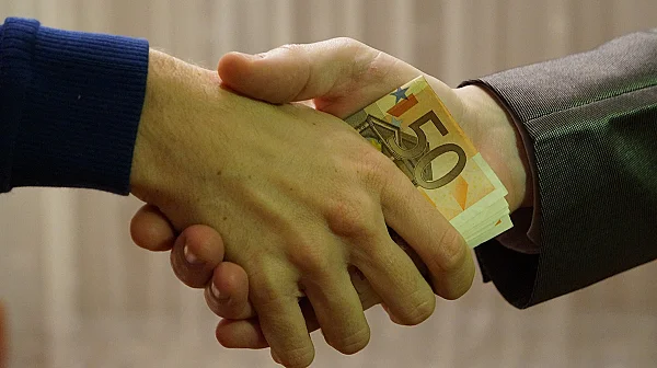 ЕС прие общи правила и наказания за корупция, с присъди от 3 до 5 години затвор