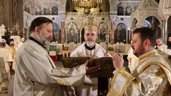За мир и доброта призова митрополит Антоний в празничната литургия в 