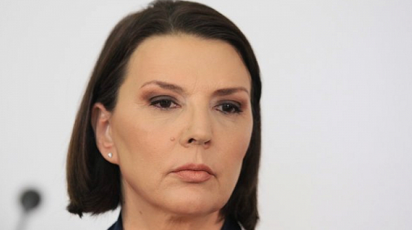Бетина Жотева се прави на тра-ла-ла, не разбирала мотивите за оставката на Ивелина Димитрова