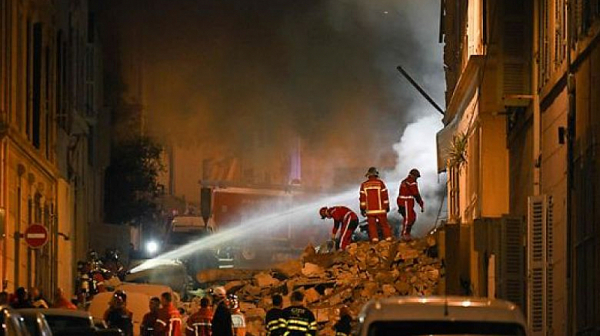 Жилищна сграда се срути в центъра на Марсилия, има ранени /видео/