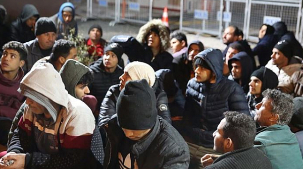 Фронтекс: Най-много незаконни преминавания на мигранти за 10 години през 2023 г.