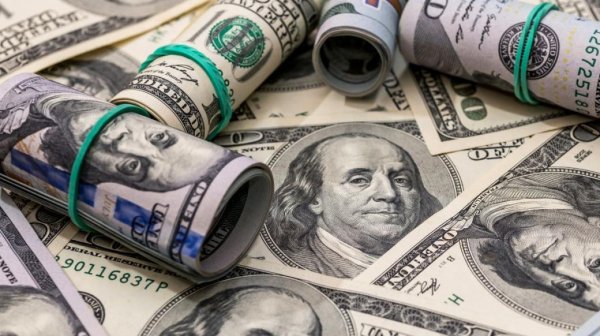 Най-голям годишен спад от 2017: Какви са причините за отстъплението на долара