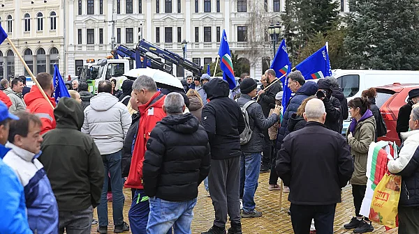 Неразрешен протест срещу високите цени на горивата блокира центъра на София