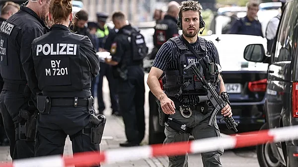 Опит за атентат във влак в Германия: Пътниците заключиха нападателя в тоалетната