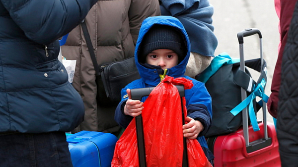 УНИЦЕФ: Близо две трети от децата в Украйна са разселени