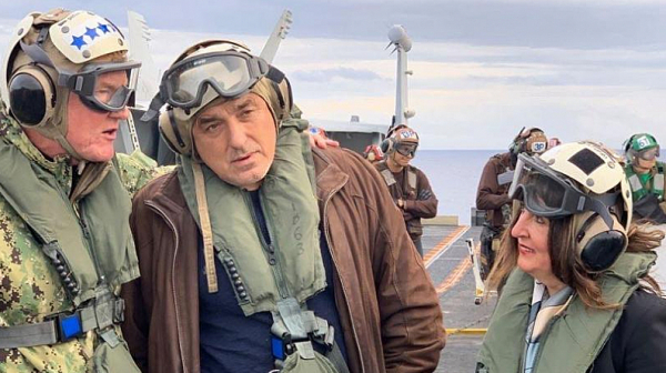 Борисов се появи в пълна екипировка на US-самолетоносача ”Хари Труман”