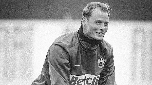 Футболната легенда Алекс Манингер загина при нелепа катастрофа