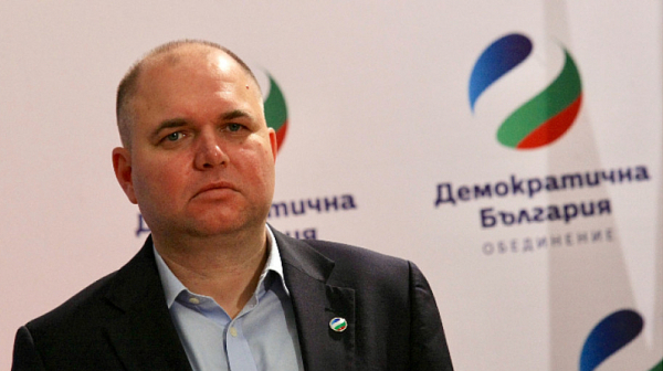 Владислав Панев: Ако не беше ролята на президента, още тази седмица щяхме да имаме правителство