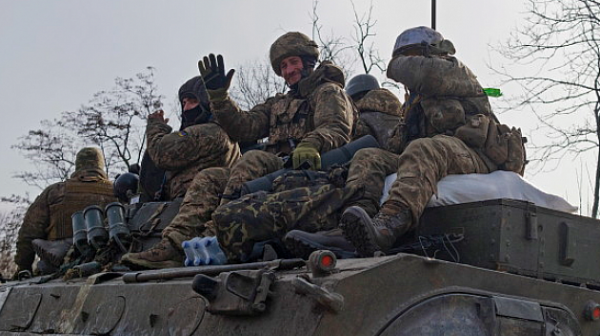 В Бахмут Украйна получава подкрепа от обучени в Европа бойци