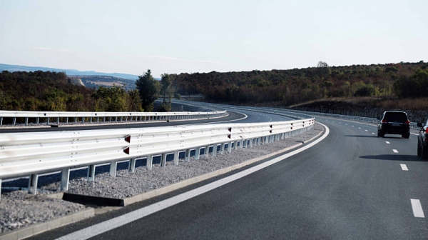 Десет мераклии да строят 16,5 км от АМ ”Европа” между Сливница и София