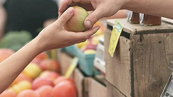 Сезонен ръст на цените при зеленчуците, стабилност при месото и млечните продукти