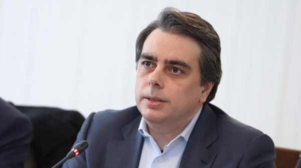 Василев подсече Радев да не крие провала си относно еврозоната зад технически критерии