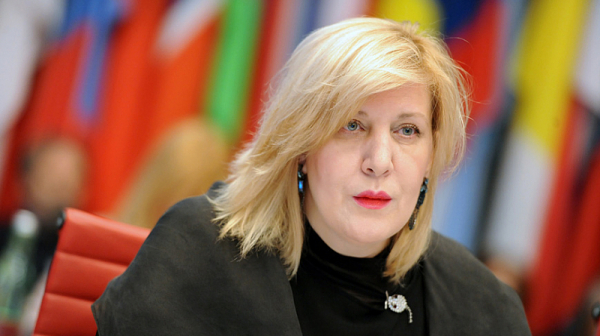 Европейската комисия осъди насилието над журналисти. Иска разследване