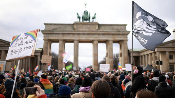 Протестите в Германия срещу крайната десница набират скорост