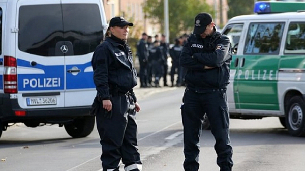 Двама загинали при стрелба в германски град, стрелецът е на свобода