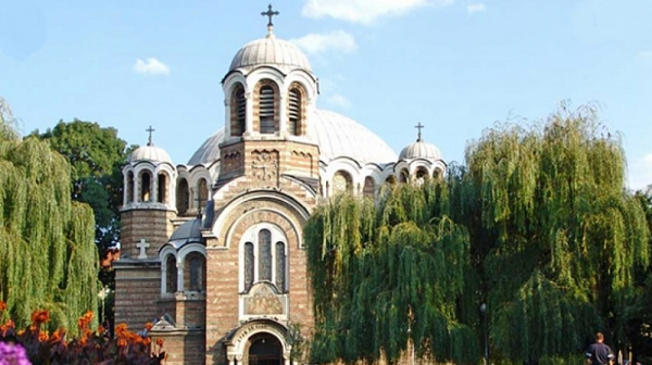 Вятърът пречупи огромна върба пред църквата ”Св.Седмочисленици” в София